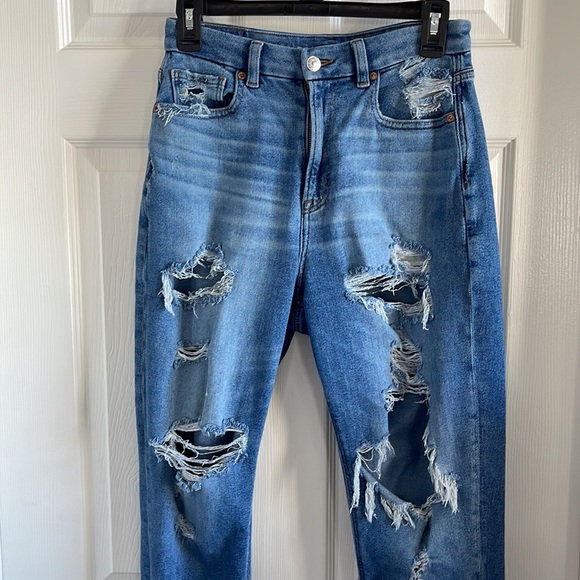 American Eagle Stretch Ripped Jeans - Picture 3 of 4